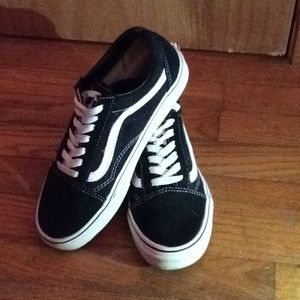 Tie vans